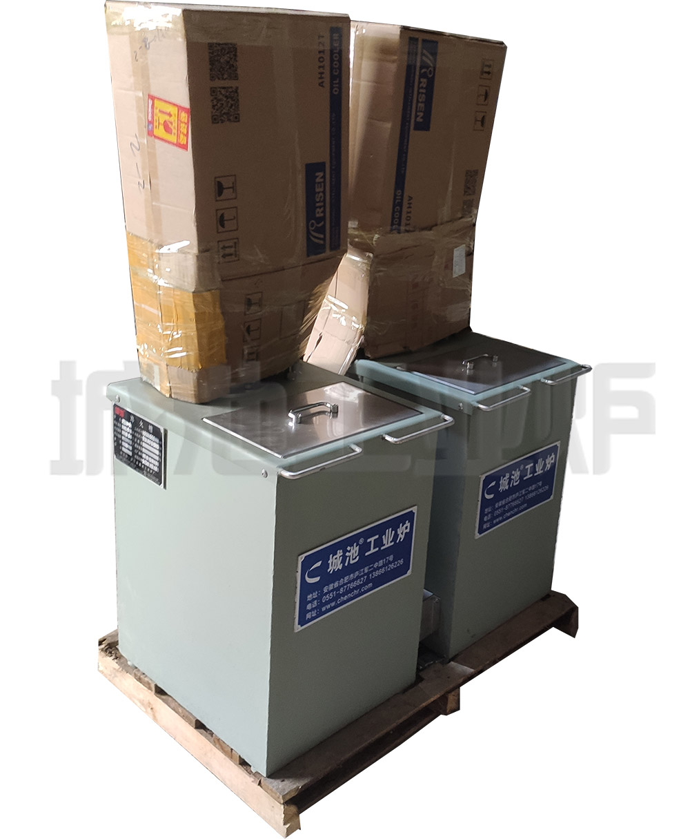 Small intelligent experimental quenching tank