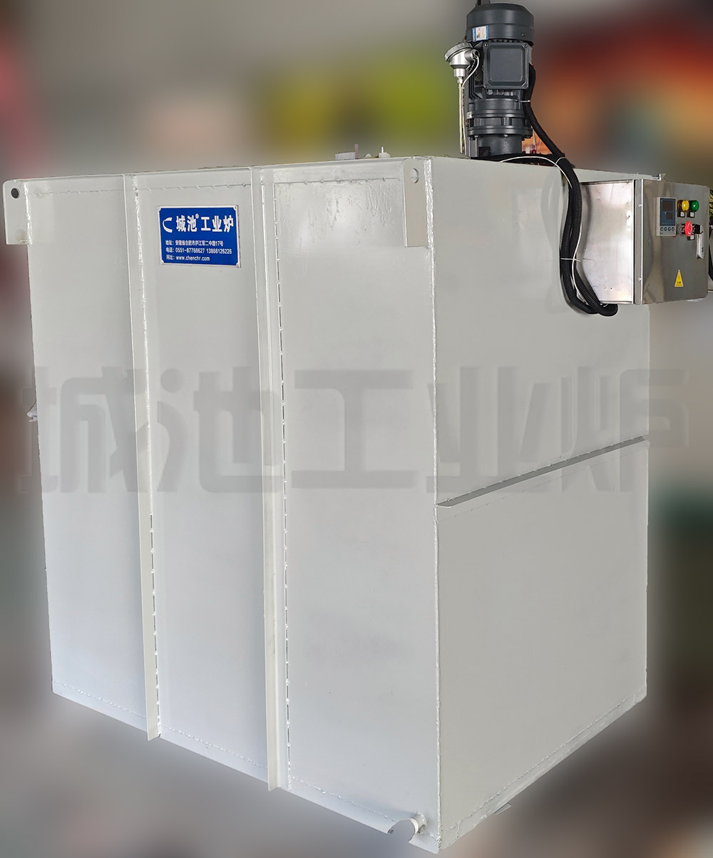 Quenching oil tank, quenching water tank set, quenching water tank